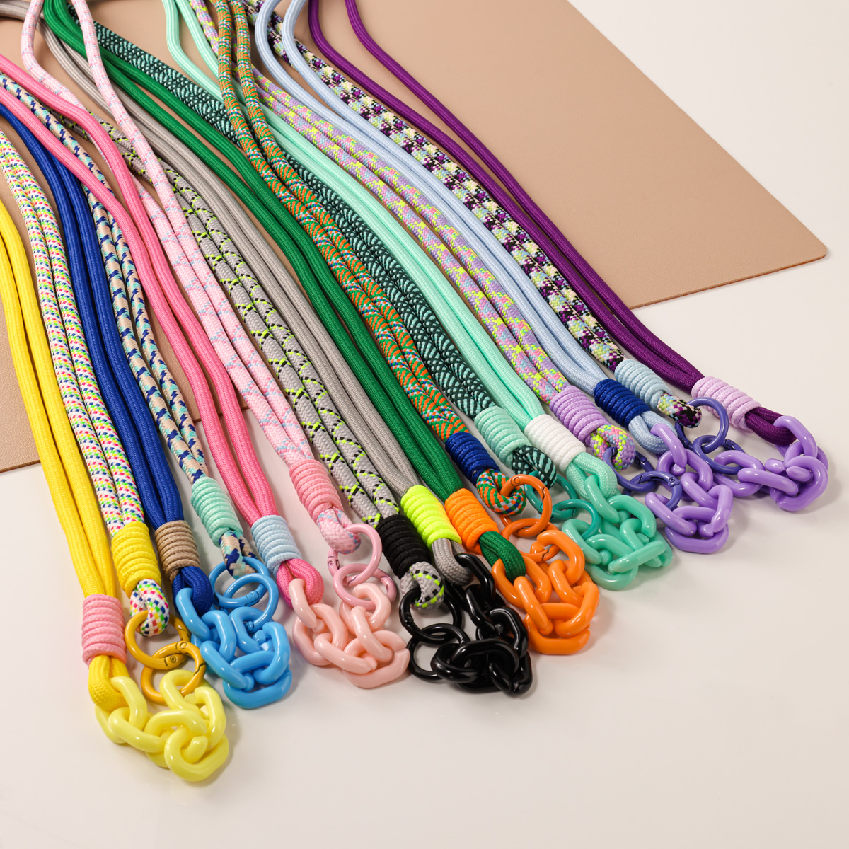 Anti Lost Creative Knotted Mob – Phone Cases With Loop recenzja i cena